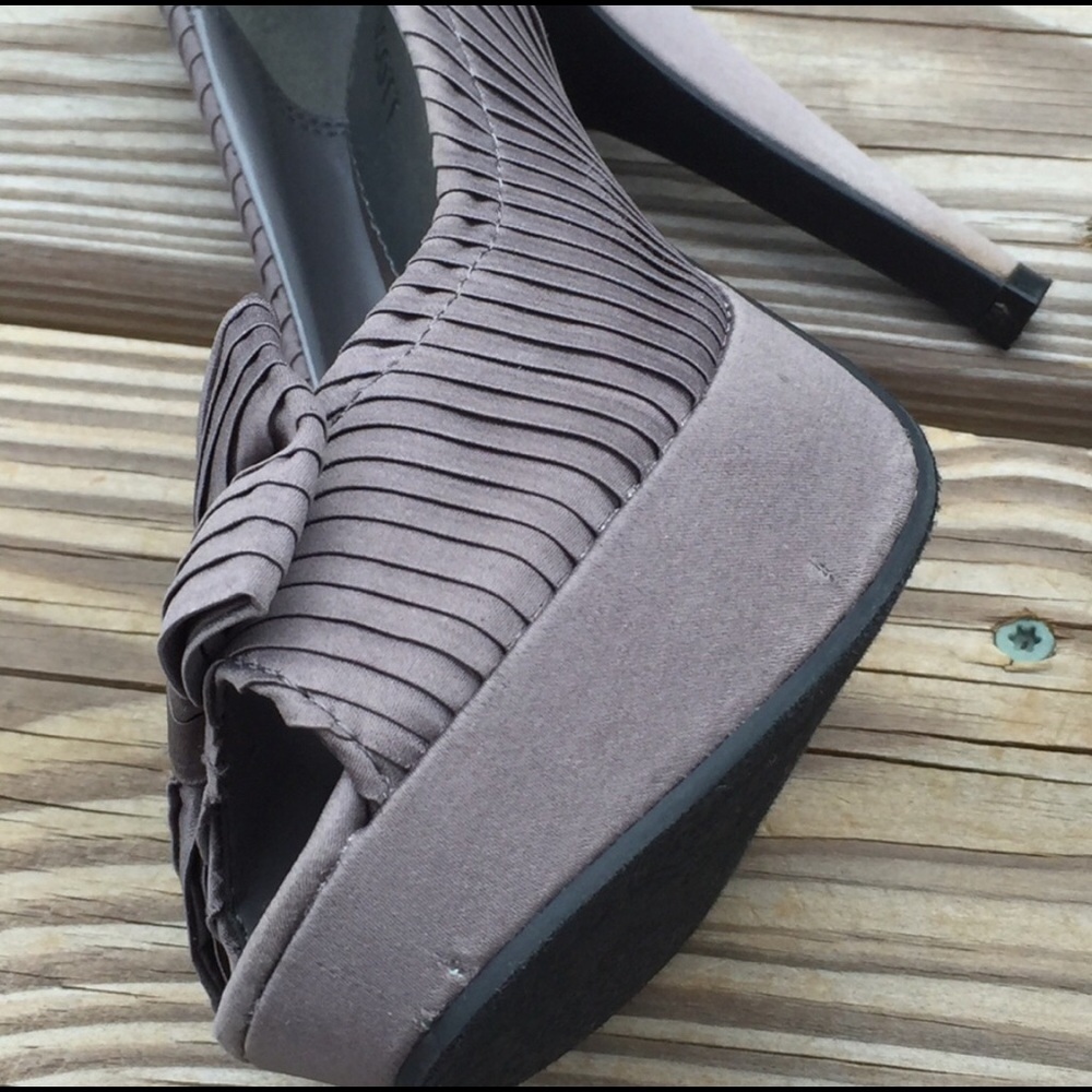 Blake Scott Gray open toe pump with bows heels size 8.5 - Picture 7 of 8